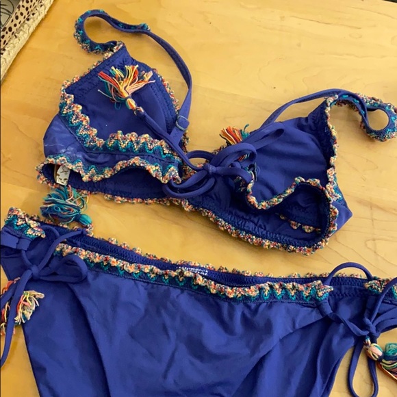 Adorable matching BECCA swimsuit - Picture 2 of 2